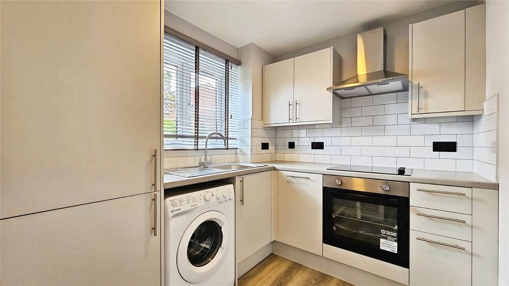 Property photo 2 of 7 Kitchen