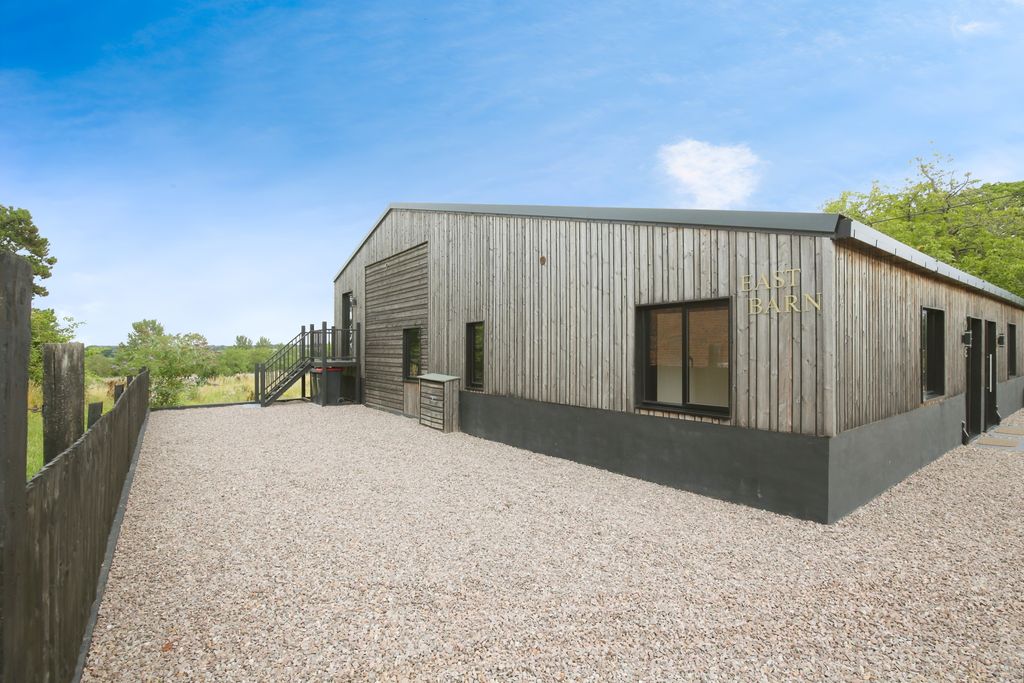 Property photo 1 of 13 84d2A9B6-4X8A4369