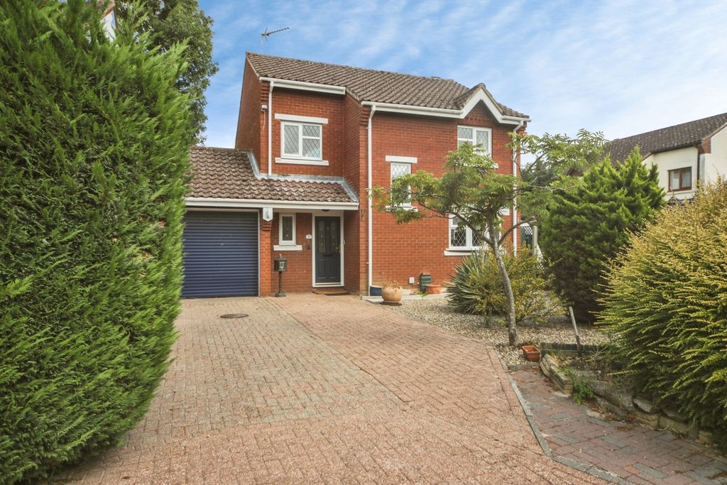 Property photo 1 of 17 Pbox-Img.Jpg