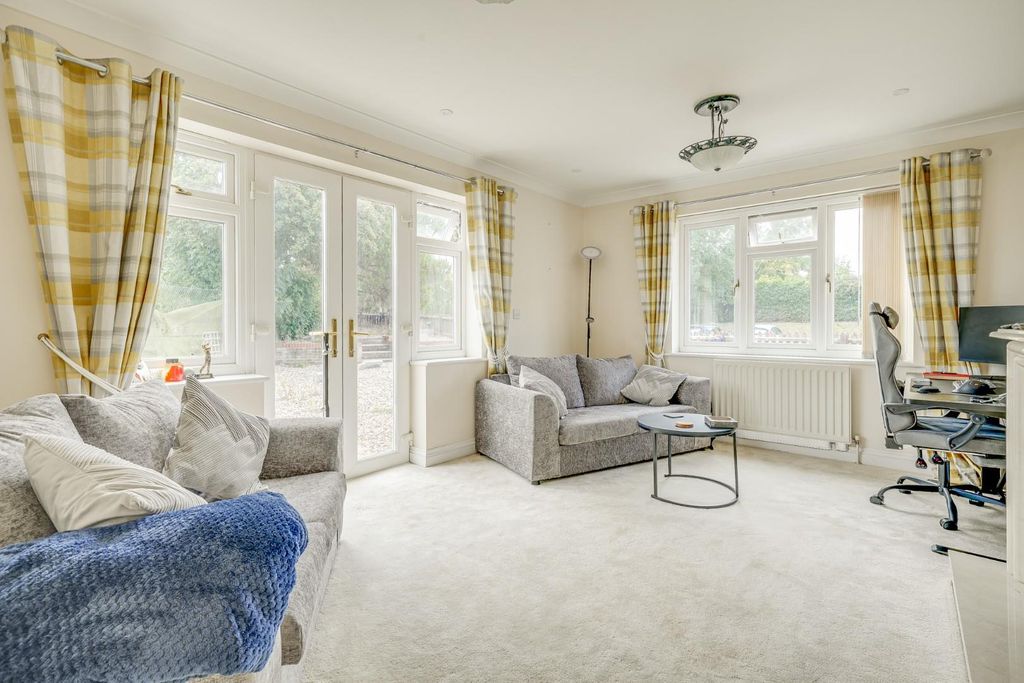 Property photo 2 of 23