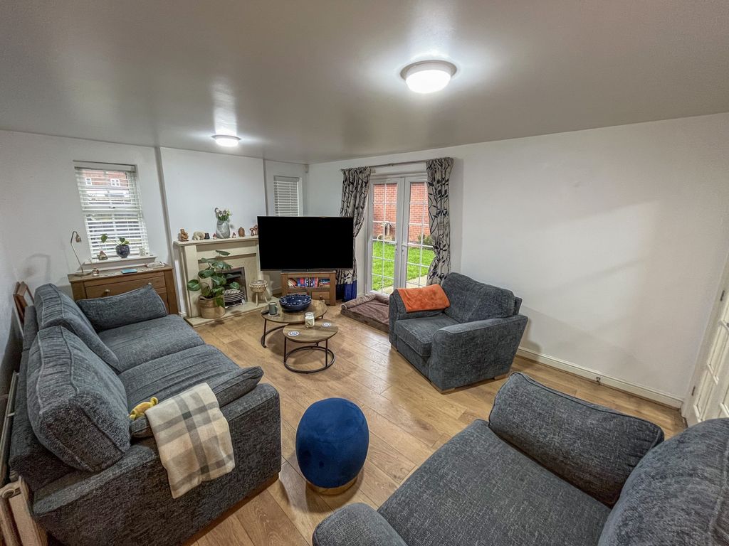 Property photo 2 of 18 Lounge