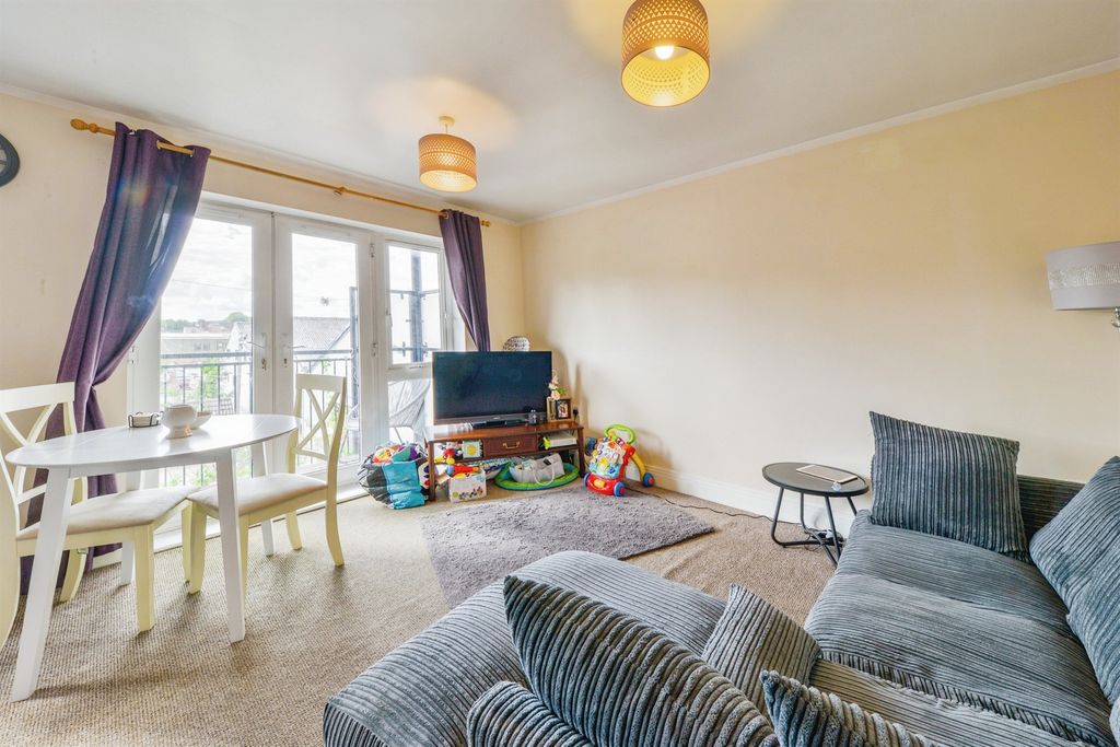 Property photo 2 of 10