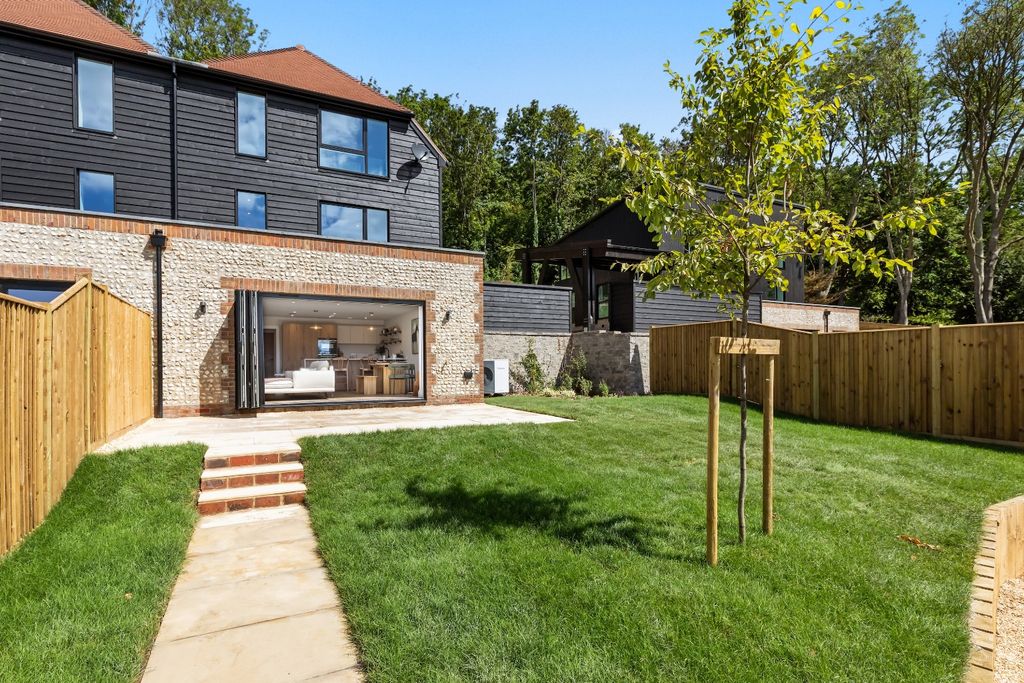 Property photo 3 of 23 5291424