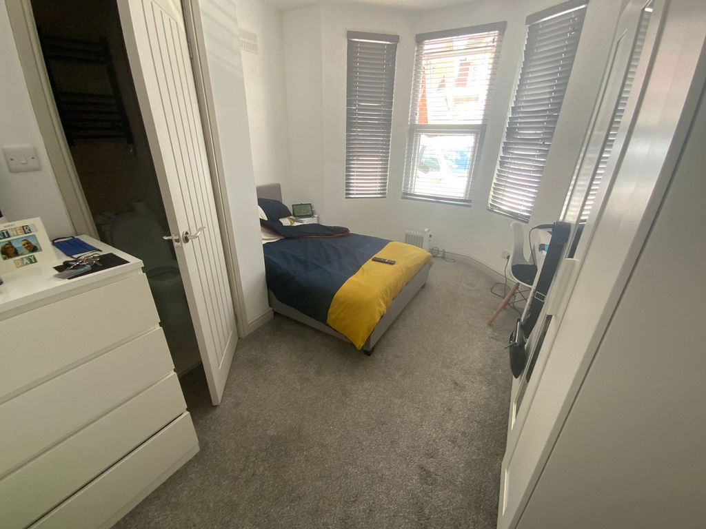 Property photo 3 of 7 Bedroom 1