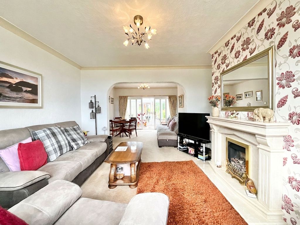 Property photo 2 of 27