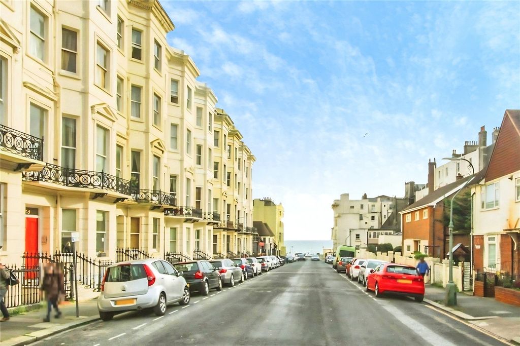 Property photo 1 of 8 Holland Road, Hove