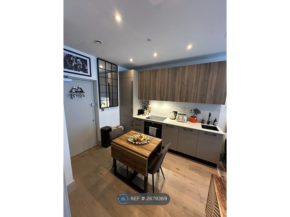 Property photo 2 of 6 Dining Room Kitchen