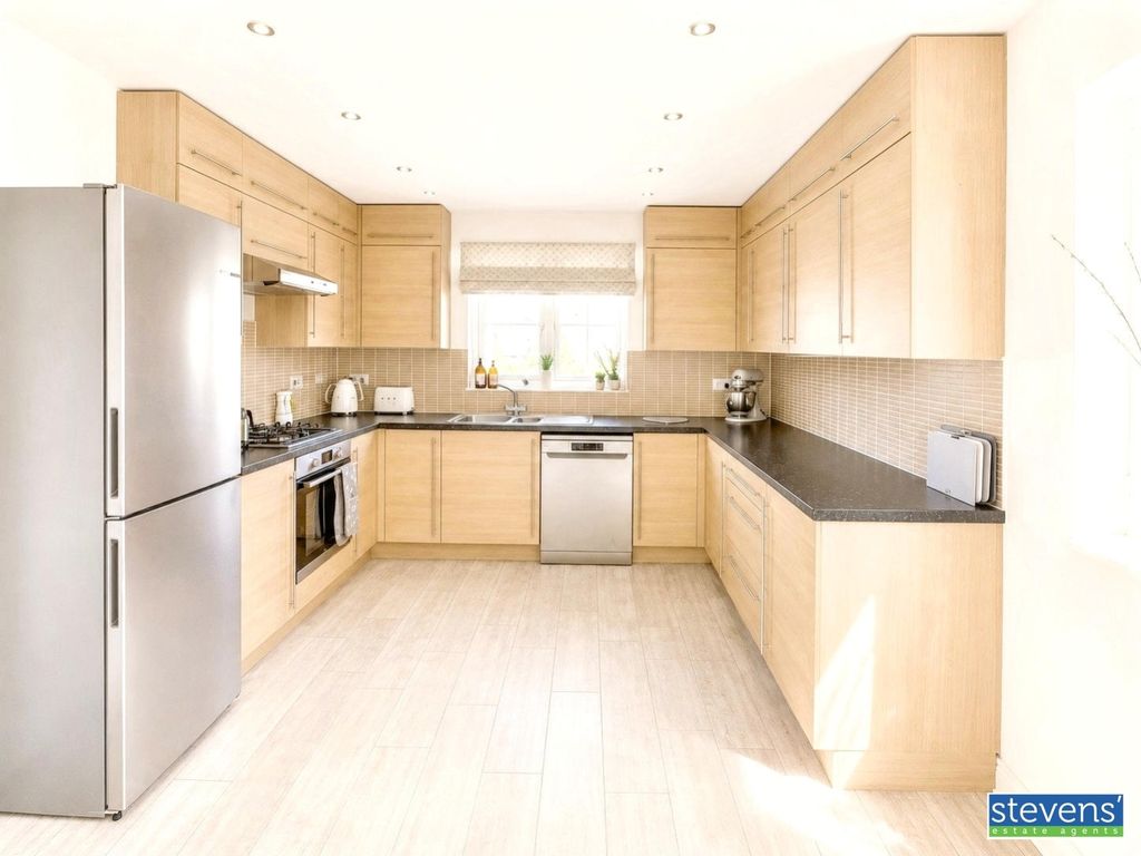 Property photo 3 of 20 Image00009