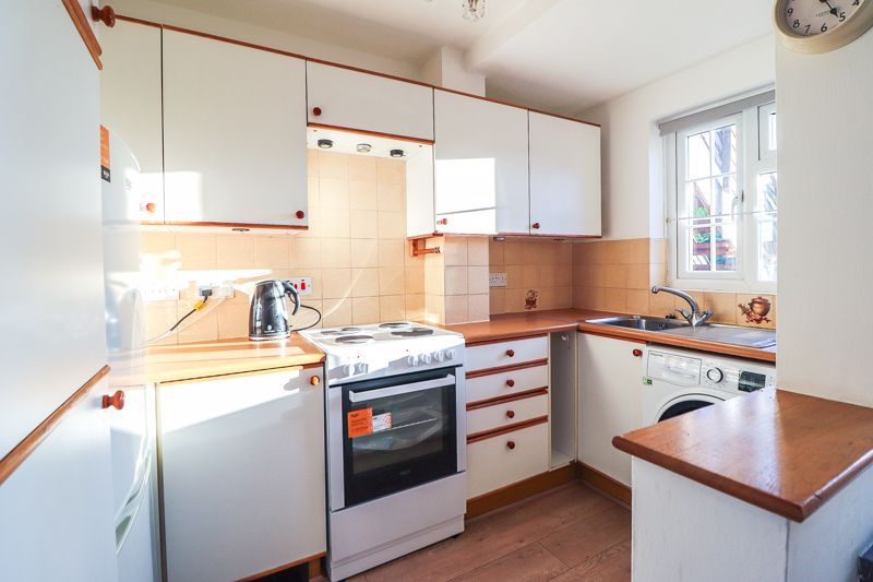 Property photo 2 of 14 Kitchen