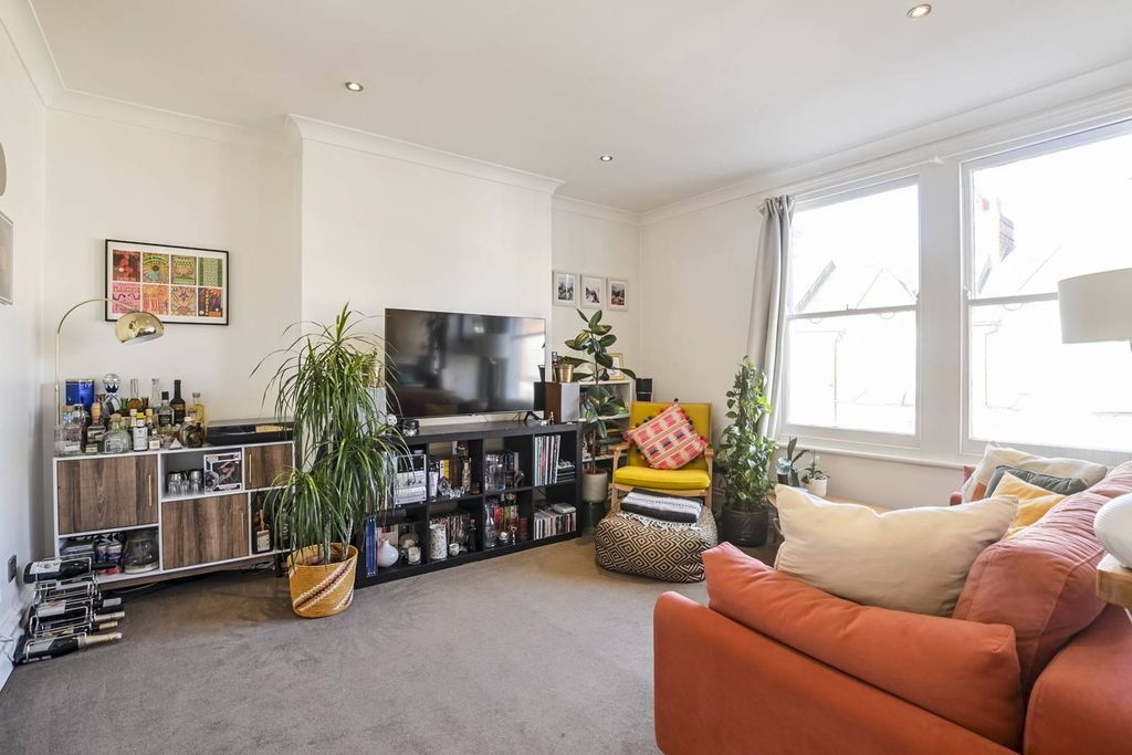 Property photo 1 of 8