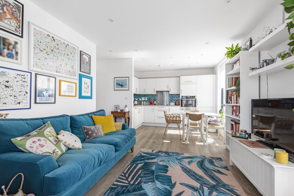 Property photo 3 of 9 851004 (2)