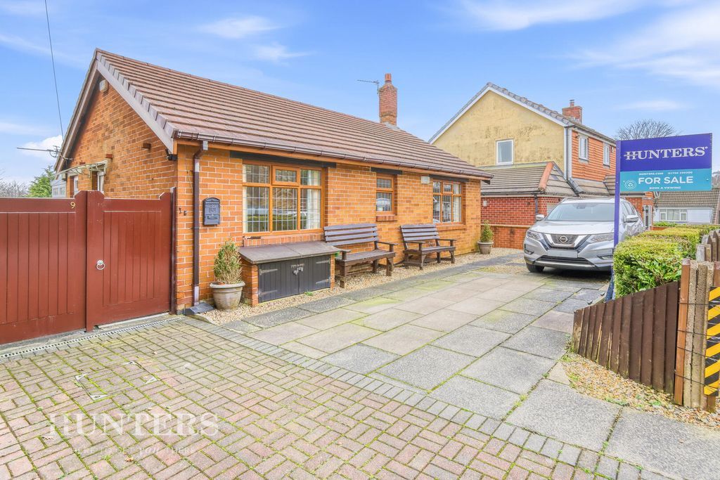 Property photo 1 of 17 Driveway