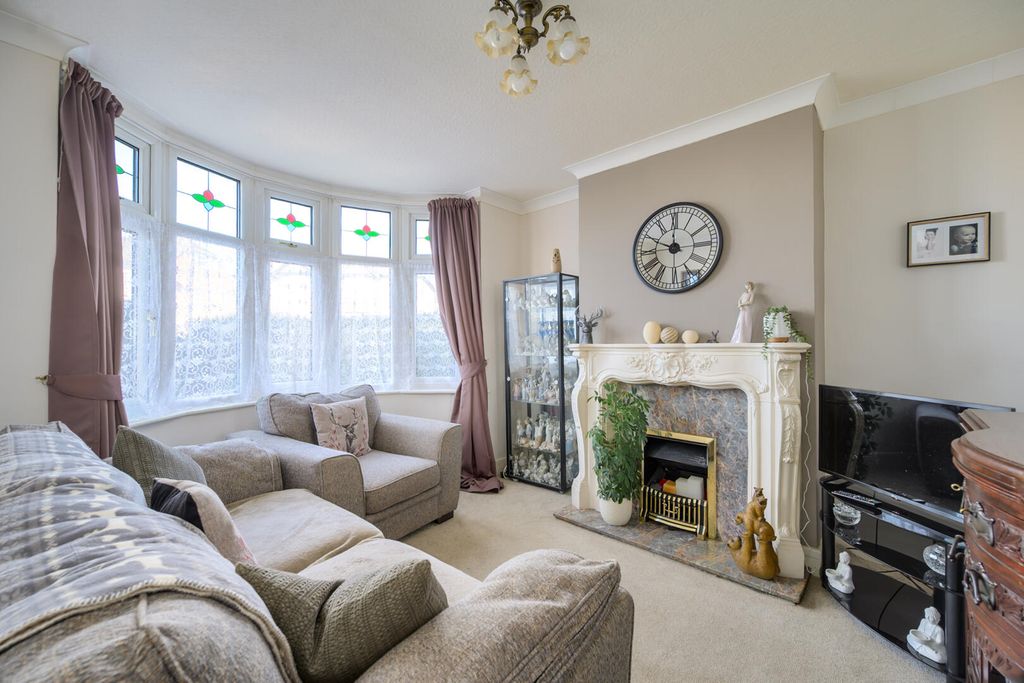 Property photo 3 of 27 Living Room