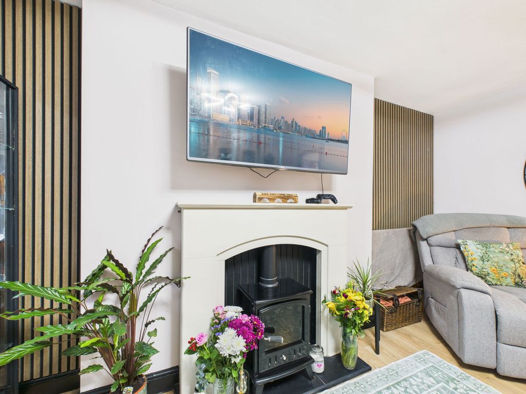 Property photo 2 of 32