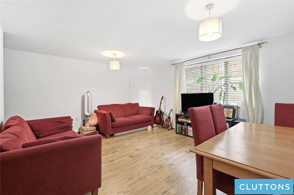 Property photo 2 of 15 Picture No. 12