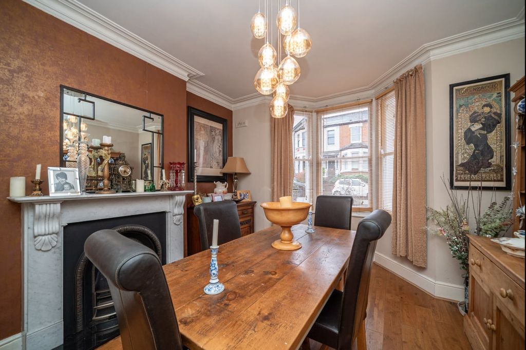 Property photo 2 of 34