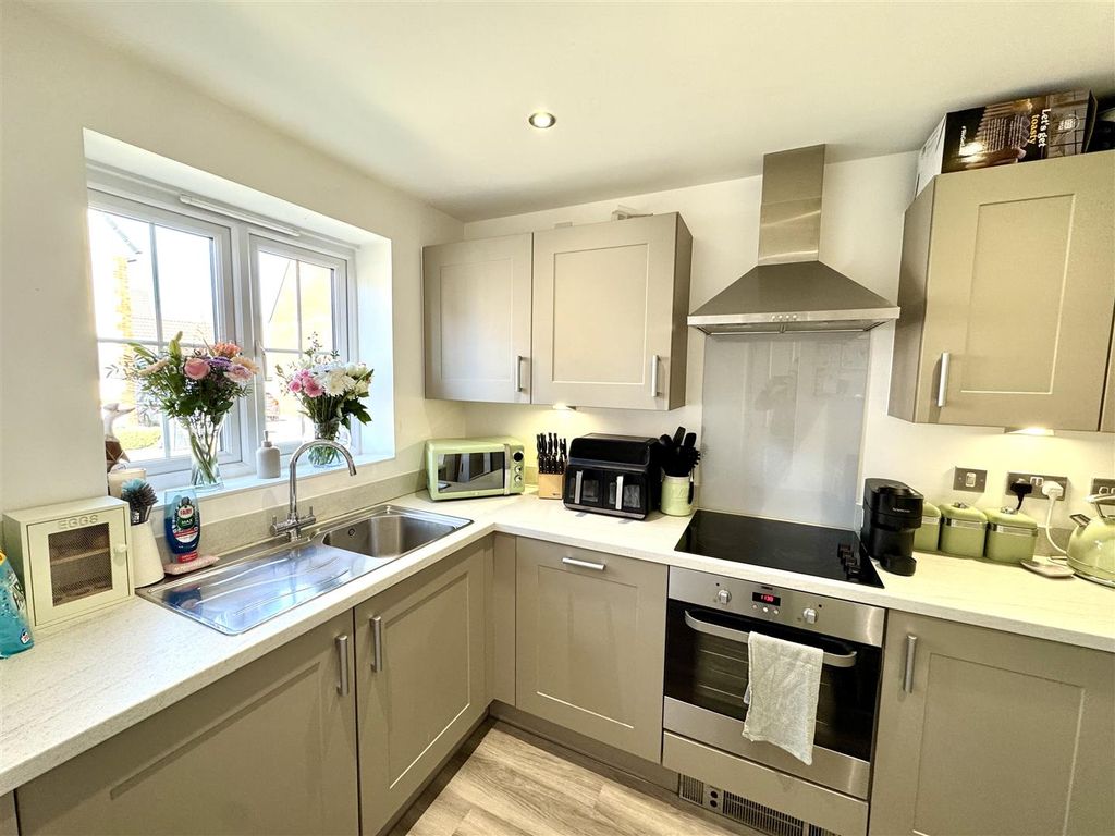 Property photo 2 of 13 Kitchen