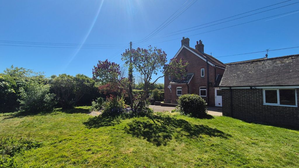 Property photo 2 of 10 Garden