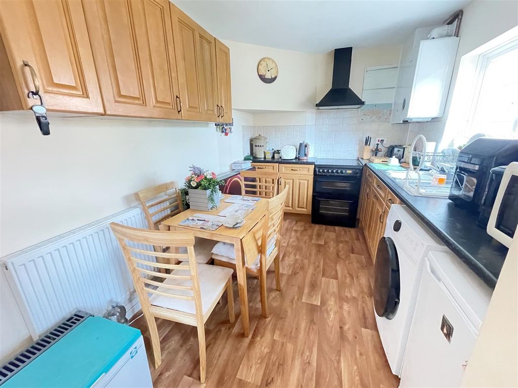Property photo 3 of 15 Breakfast Kitchen