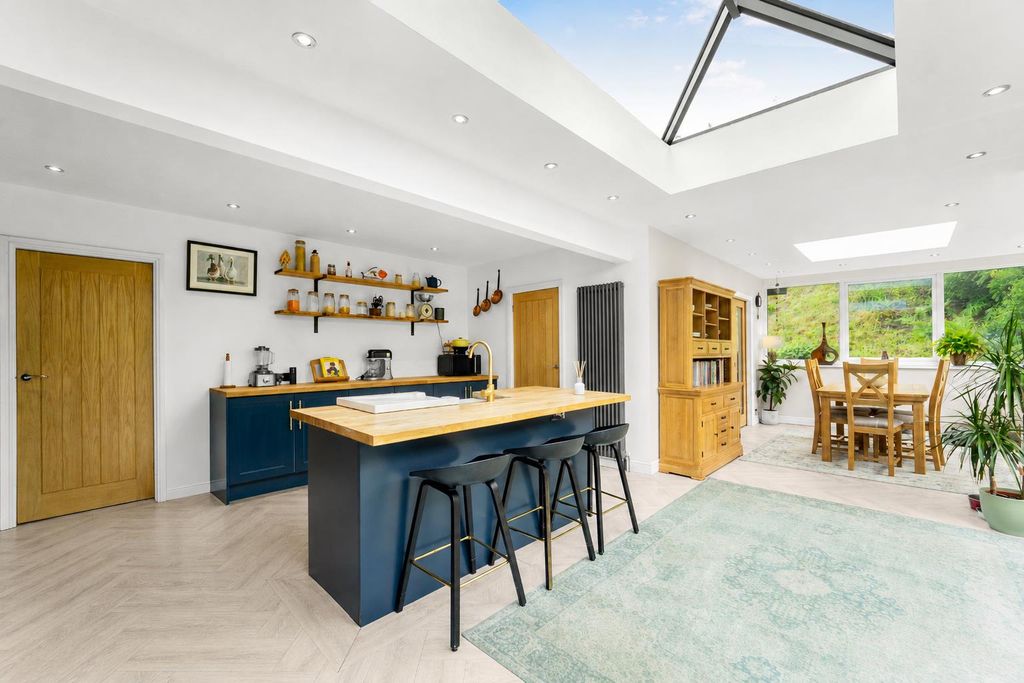Property photo 1 of 58