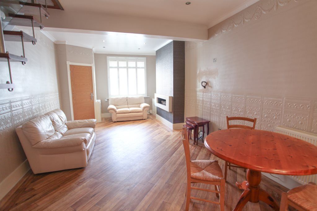 Property photo 3 of 6 85 Grantham 1