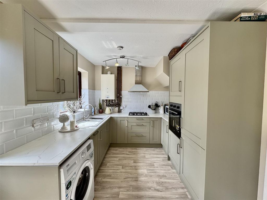 Property photo 3 of 14 Kitchen