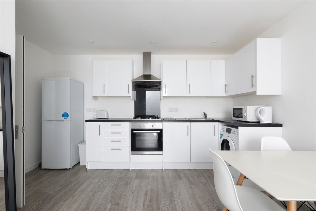 Property photo 1 of 8 Kitchen
