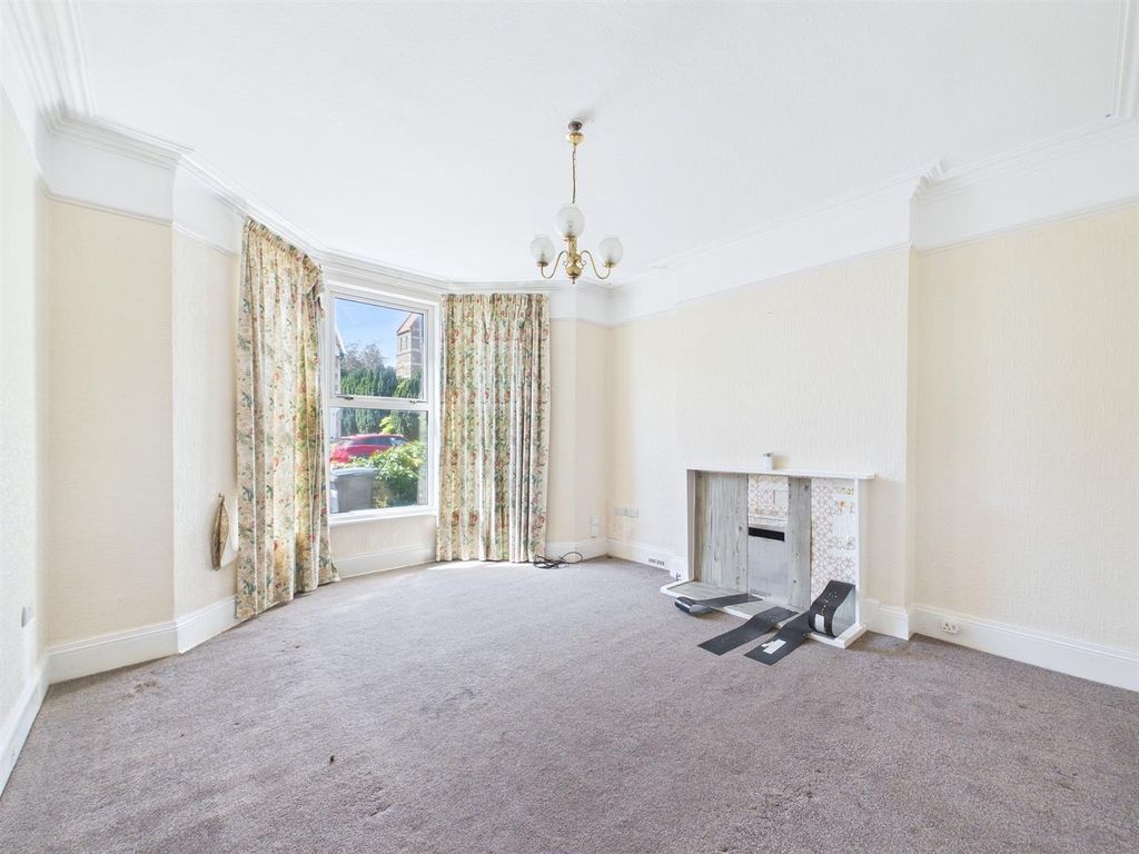 Property photo 2 of 21 13 - Period House With A Two Storey Commercial Pre