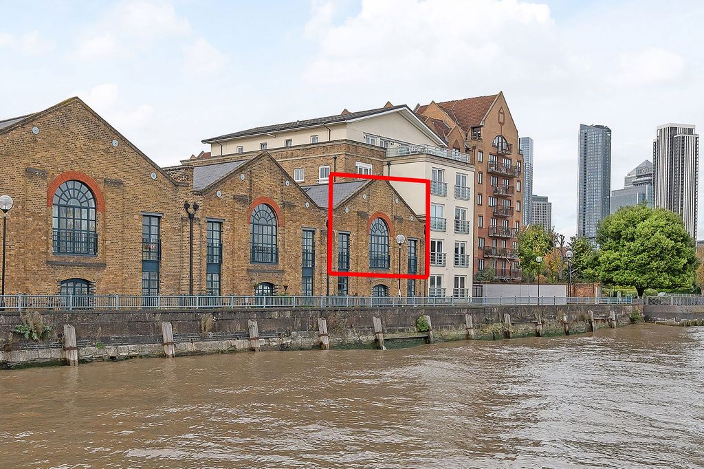 Property photo 2 of 43