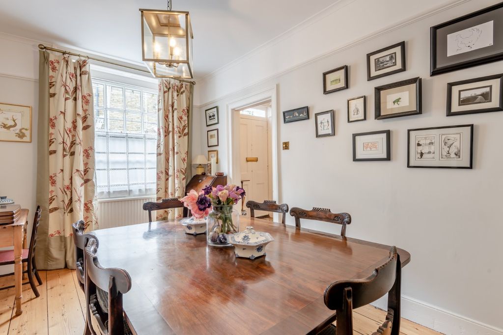 Property photo 3 of 11 Dining Room