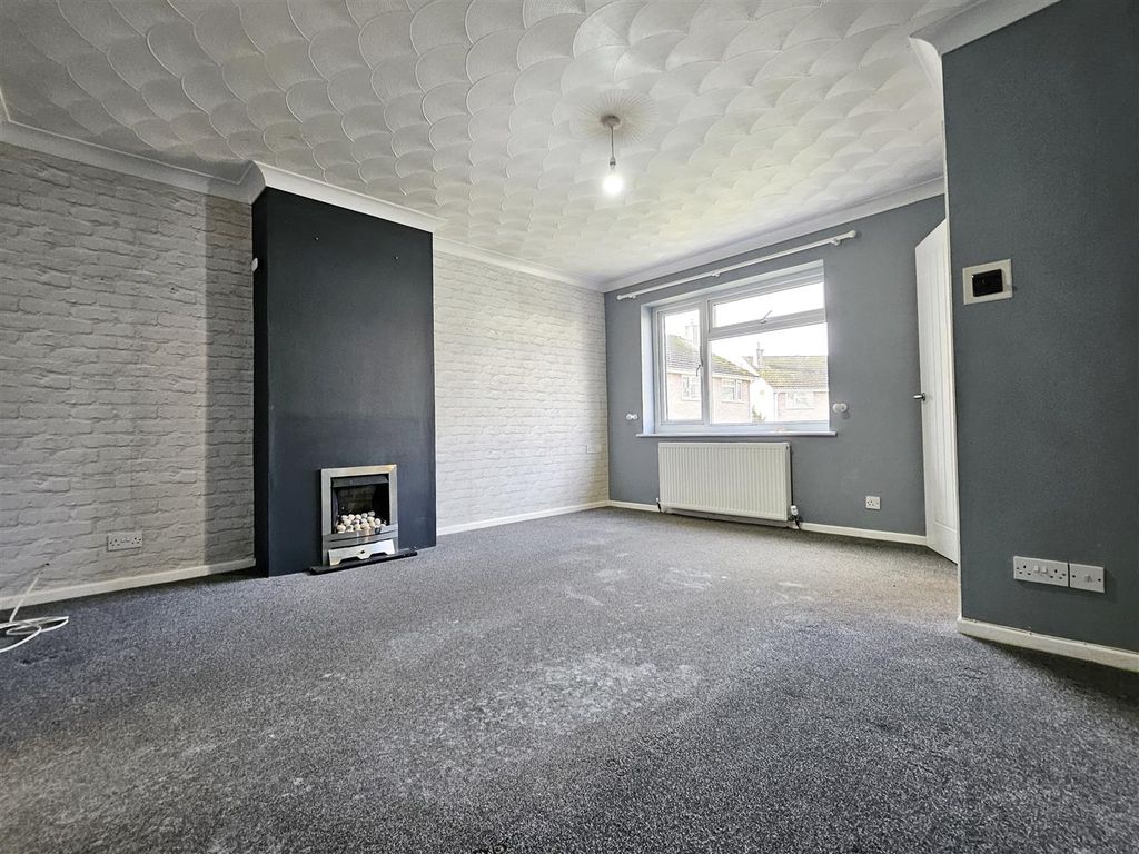 Property photo 3 of 15 Living Room