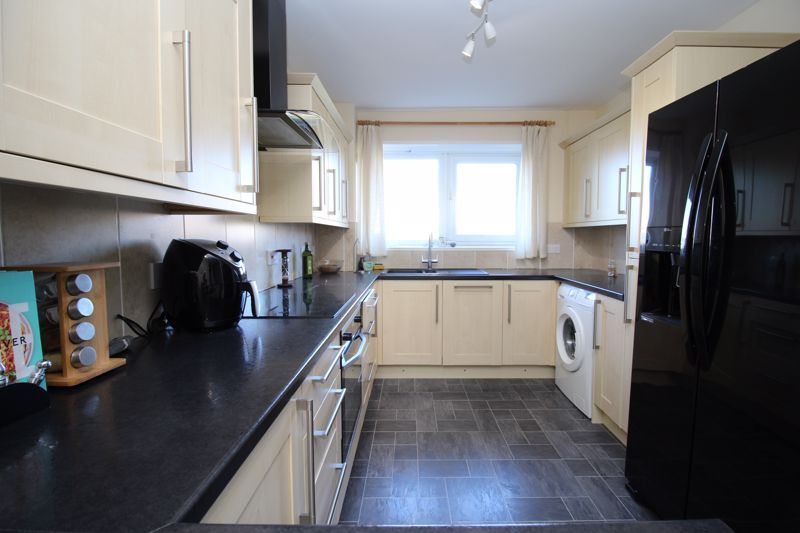 Property photo 3 of 11 Kitchen/Breakfast