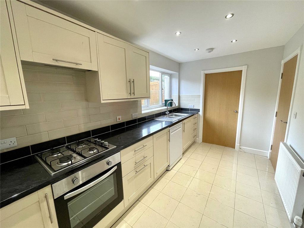 Property photo 2 of 9 Kitchen