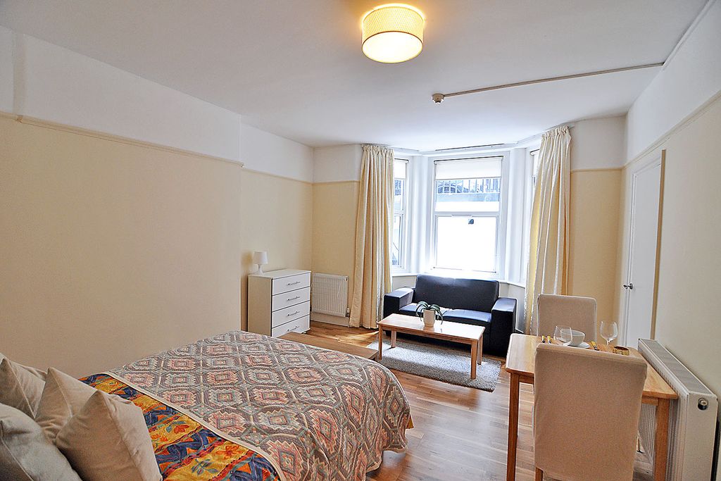 Property photo 3 of 6 Gallery