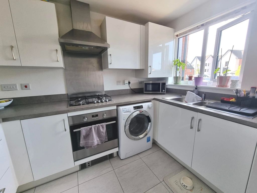 Property photo 3 of 21 Kitchen