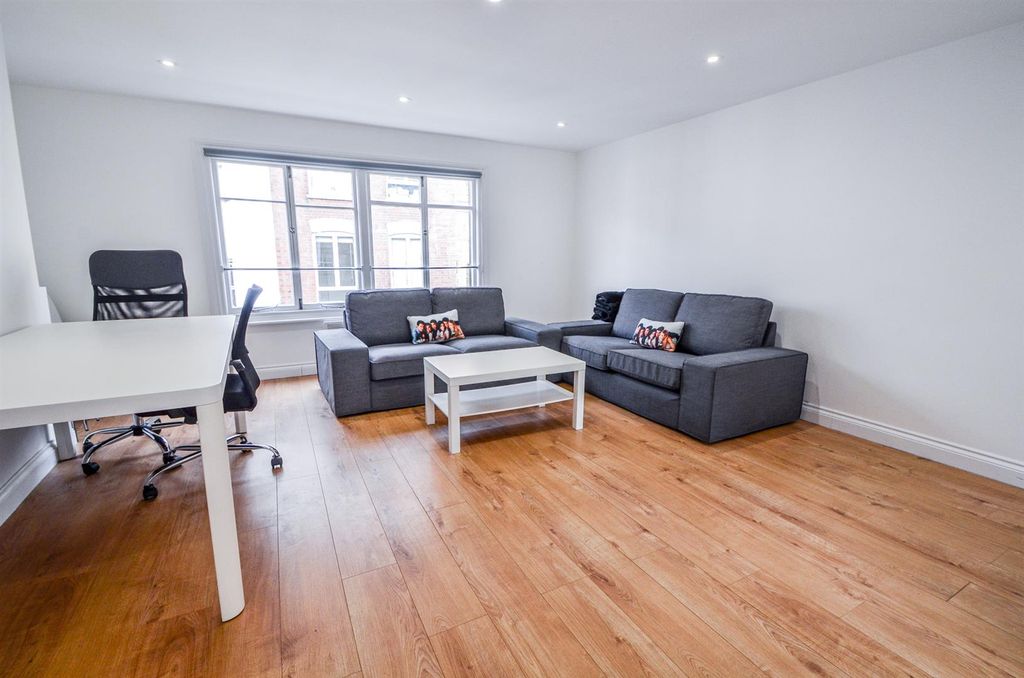Property photo 3 of 22 Berwick Street