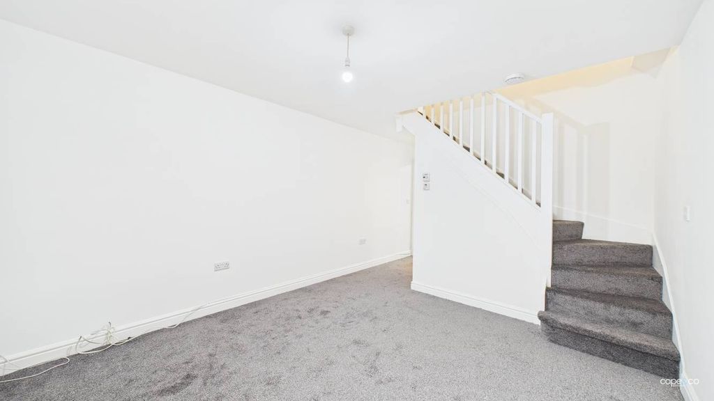 Property photo 3 of 11 4551325