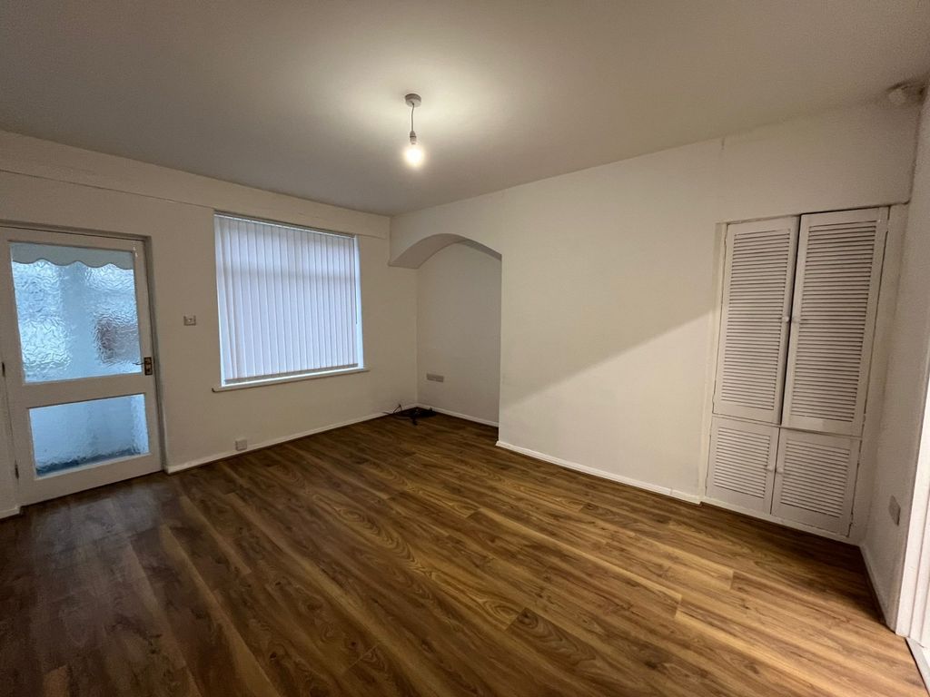 Property photo 3 of 9 14A5E2Ca-773F-44cc-A55A-5Ced7944336c