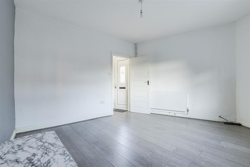 Property photo 3 of 14 04.Jpg