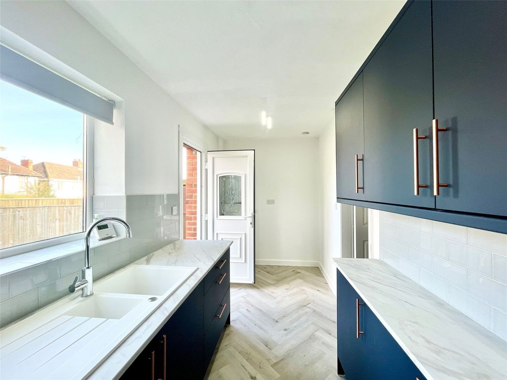 Property photo 2 of 11 Kitchen