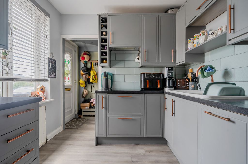 Property photo 3 of 16 1486270-16-6A44F2...