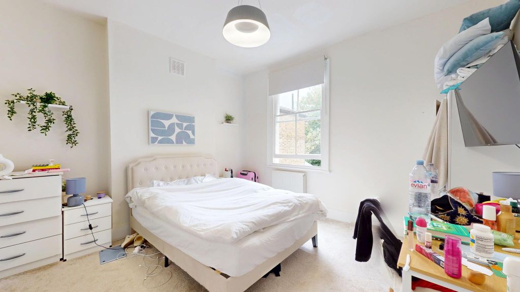 Property photo 1 of 16 Bedroom