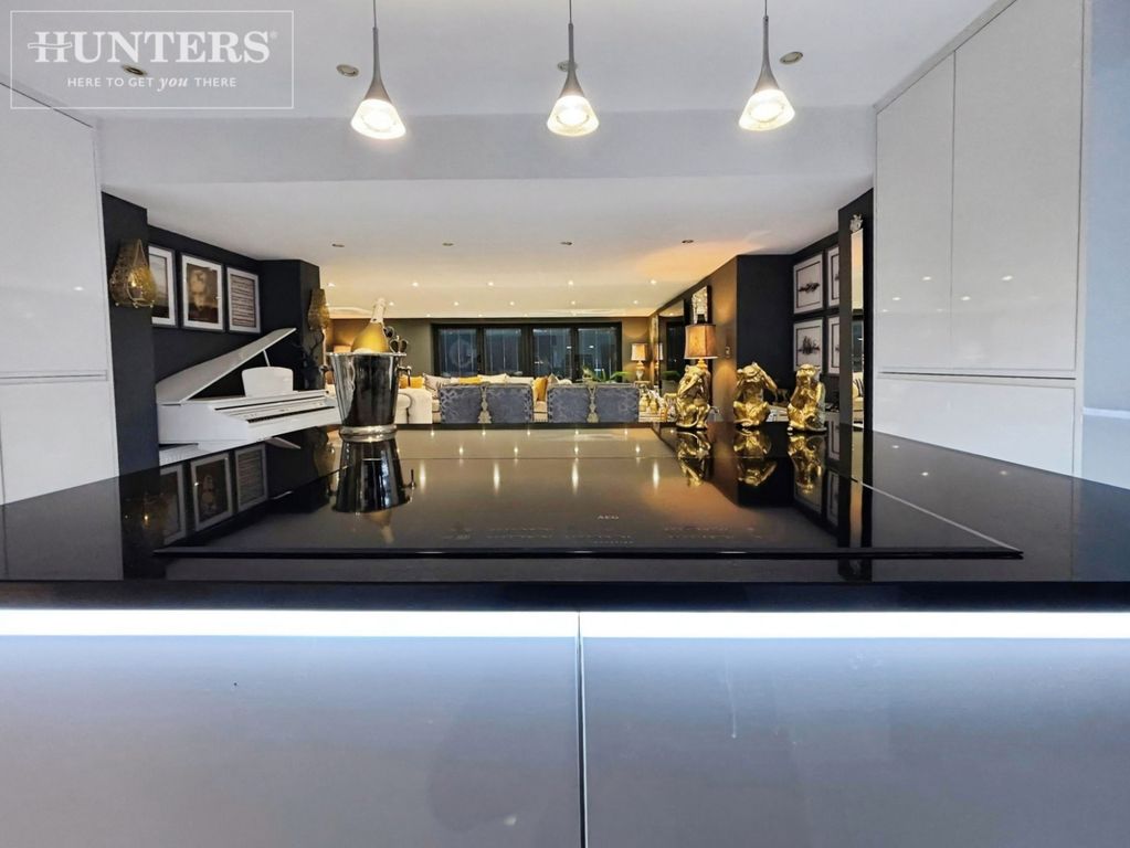 Property photo 3 of 16 Pbox-Img.Jpg