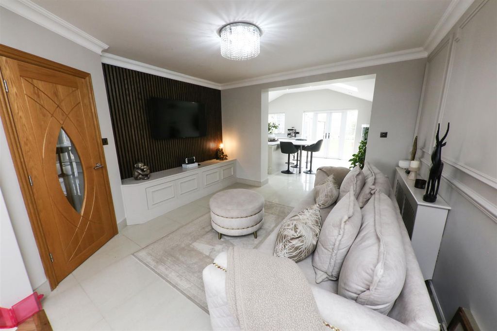 Property photo 2 of 29 Open Plan Living & Dining Room