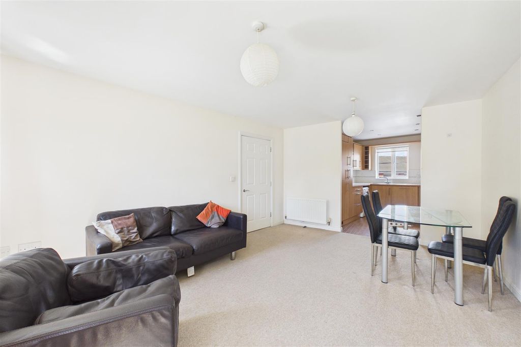Property photo 3 of 10 7 Stratford House, Filton Avenue, Bs7