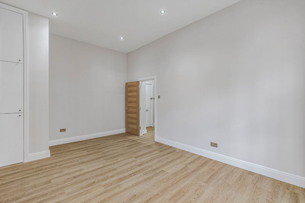 Property photo 1 of 12 Picture No. 25