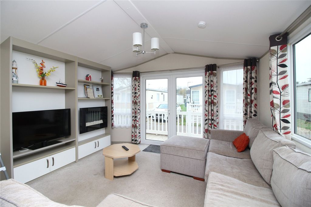 Property photo 3 of 10 Picture No. 04