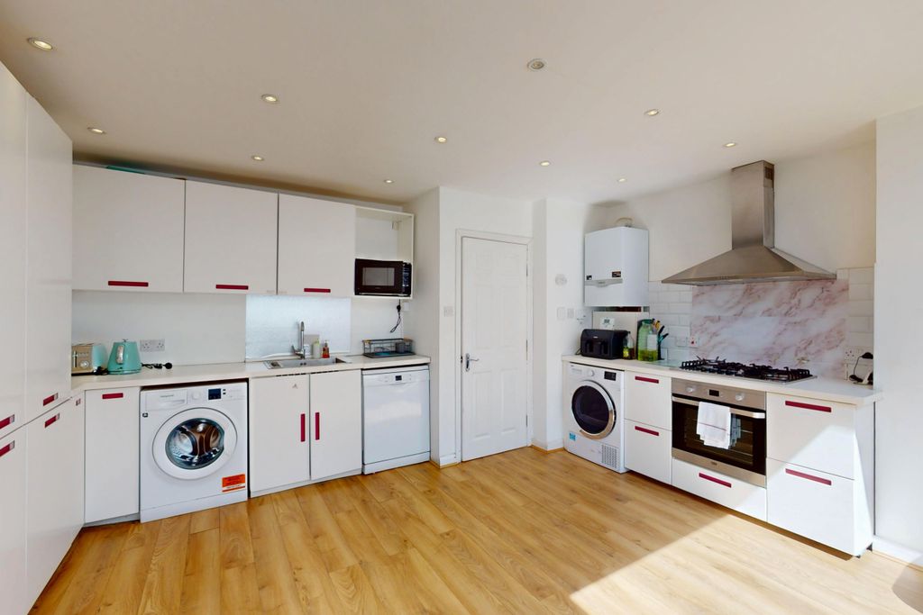Property photo 3 of 15 Kitchen