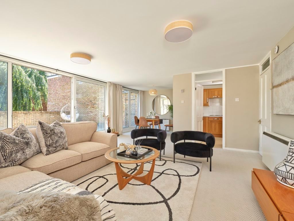 Property photo 2 of 10 Sitting Room