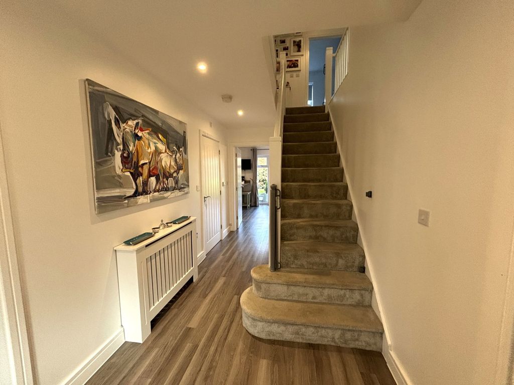 Property photo 2 of 31